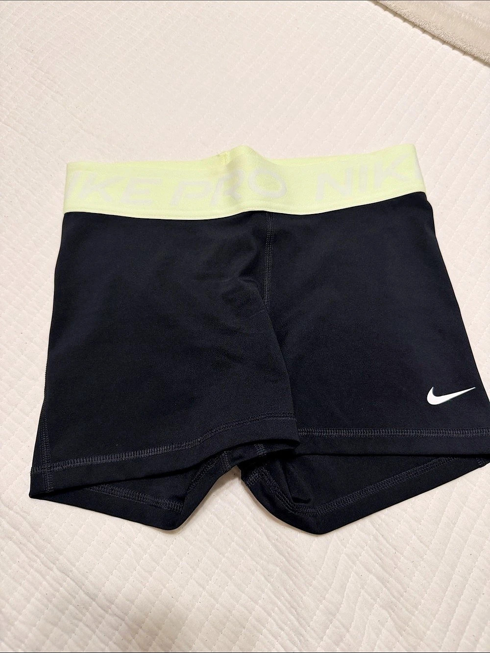 Nike Pro Dri-FIT 3" Shorts 3" Athletic Shorts Black & Yellow Small